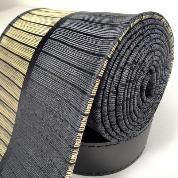 JHANE BARNES Platinum Mens 100% Silk tie JAPAN Geometric Black/Gold 58.50 x 3.75 - Picture 2 of 10